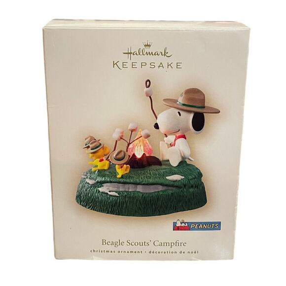 NIB 2007 Hallmark Keepsake Beagle Scouts’ Campfire Ornament - Snoopy Peanuts - Picture 2 of 3